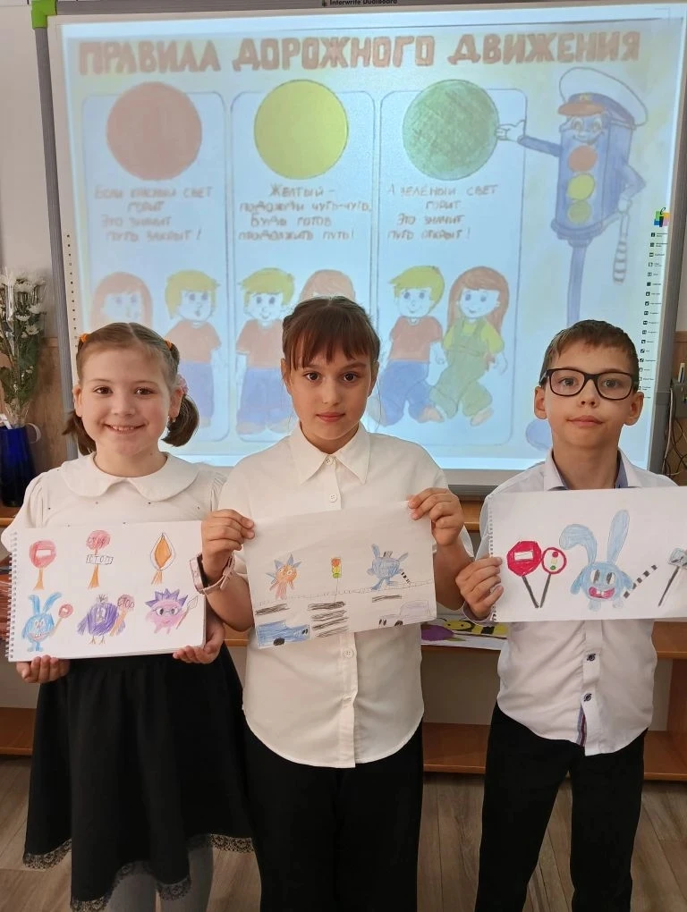 БЕЗОПАСНОСТЬ ДОРОЖНОГО ДВИЖЕНИЯ   ✏️20 мая во 2 «Б» и 2 "Г" классах прошёл необычный урок по правила