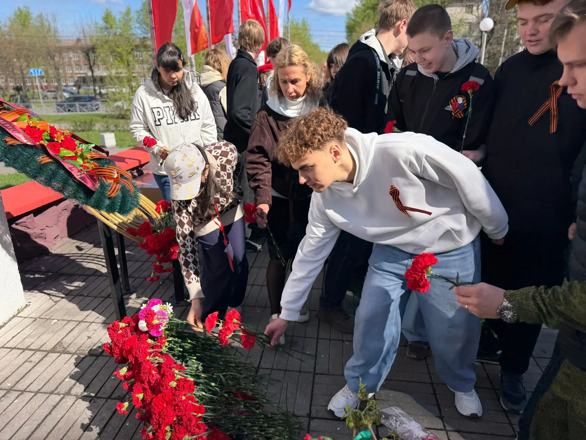 Через века, через года — помните!  🎗️Сегодня у Обелиска воинской славы 286-й Ленинградской Краснозна
