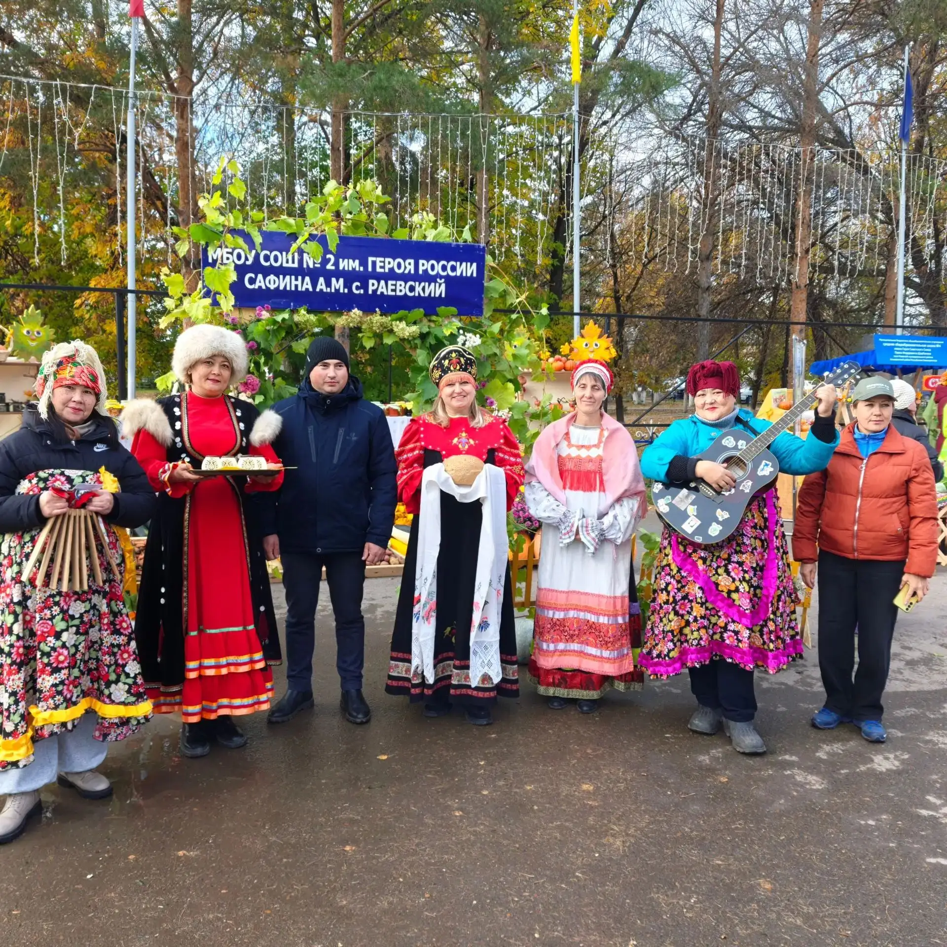 МБОУ СОШ №2 им. Героя России Сафина А. М. приняла участие в районной сельскохозяйственн...