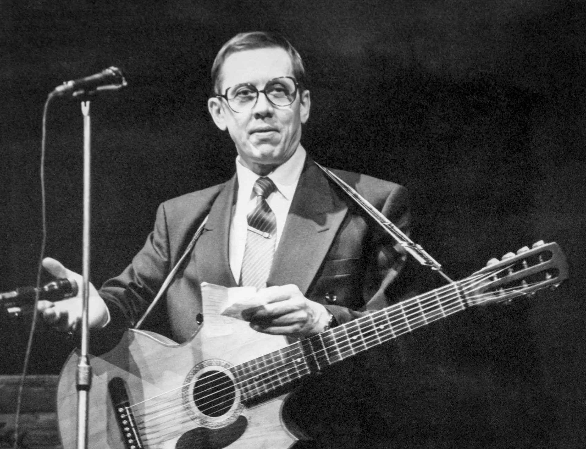 🎭 21 июня 1941 года родился актер Валерий Золотухин!

В 1963 году он окончил ГИТИС и стал частью тр