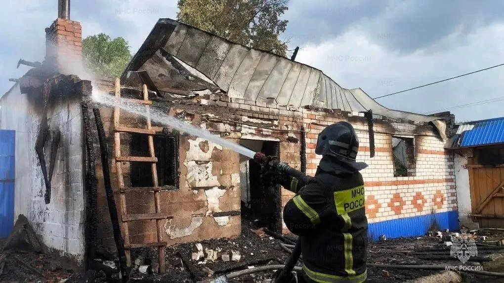 За сутки в Чувашии огнеборцы ликвидировали 3 пожара

15 июня в Цивильском округе пламя повредило дом