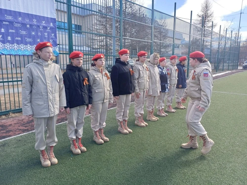 Наши «Чёрные гусары» — гордость школы! 🏆🪖  Вчера, 8 мая, команда нашей школы «Чёрные гусары» под рук