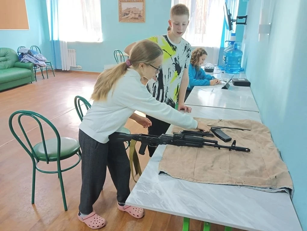 Поздравляем с блестящей победой на районных соревнованиях военно‑патриотической игры «Зарница»! Наша