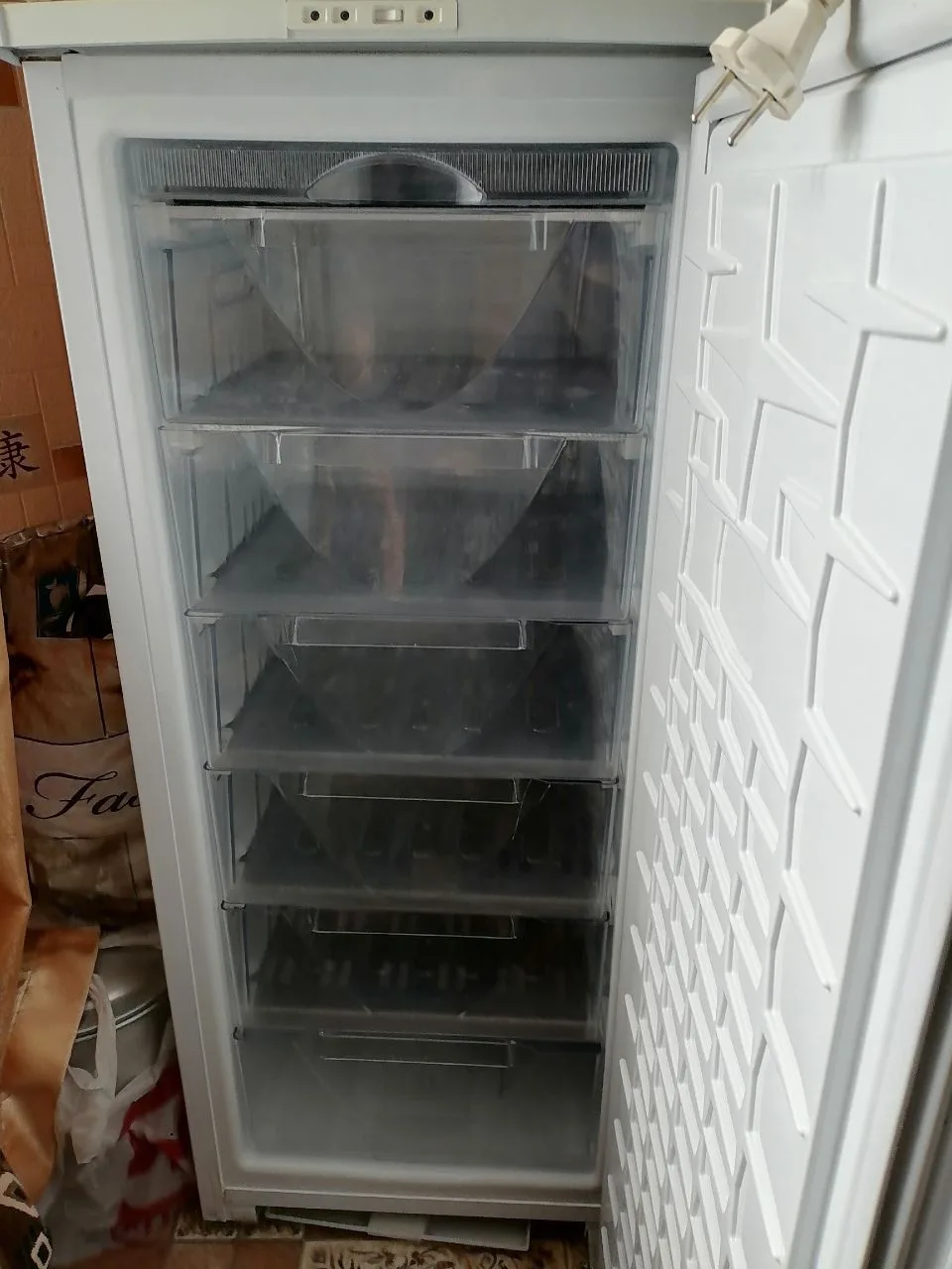 Продам морозильник Саратов б/у, в рабочем состоянии, цена 9000т.руб.,торг,тел. 79107834521