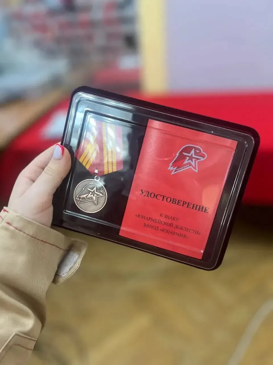 Сегодня 9 февраля, в рамках торжественного мероприятия, воспитанники юнармейского отряда «Патриоты –