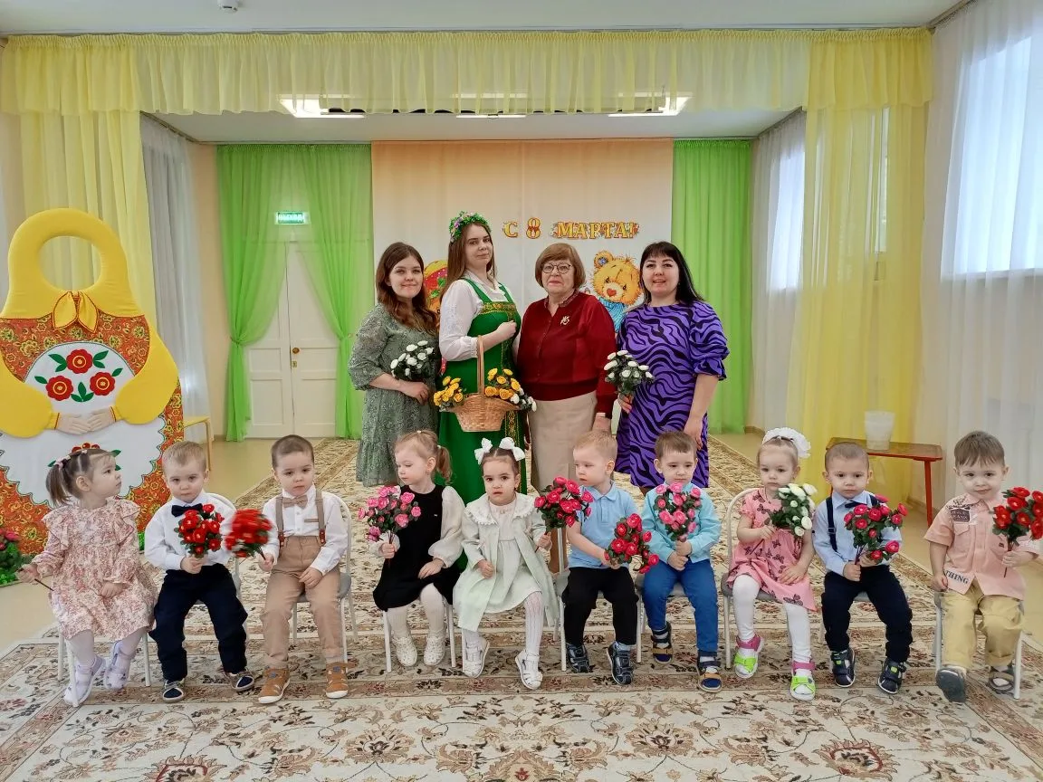 💐8 Марта в детском саду - праздник, который символизирует собой приход весны☀️. 8 март...