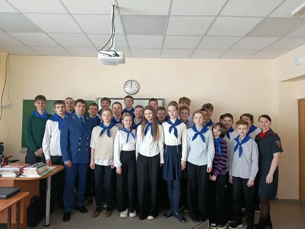 📍Прокуратура города Новосибирска совместно с отделом Госавтоинспекции провели с восьмиклассниками МА