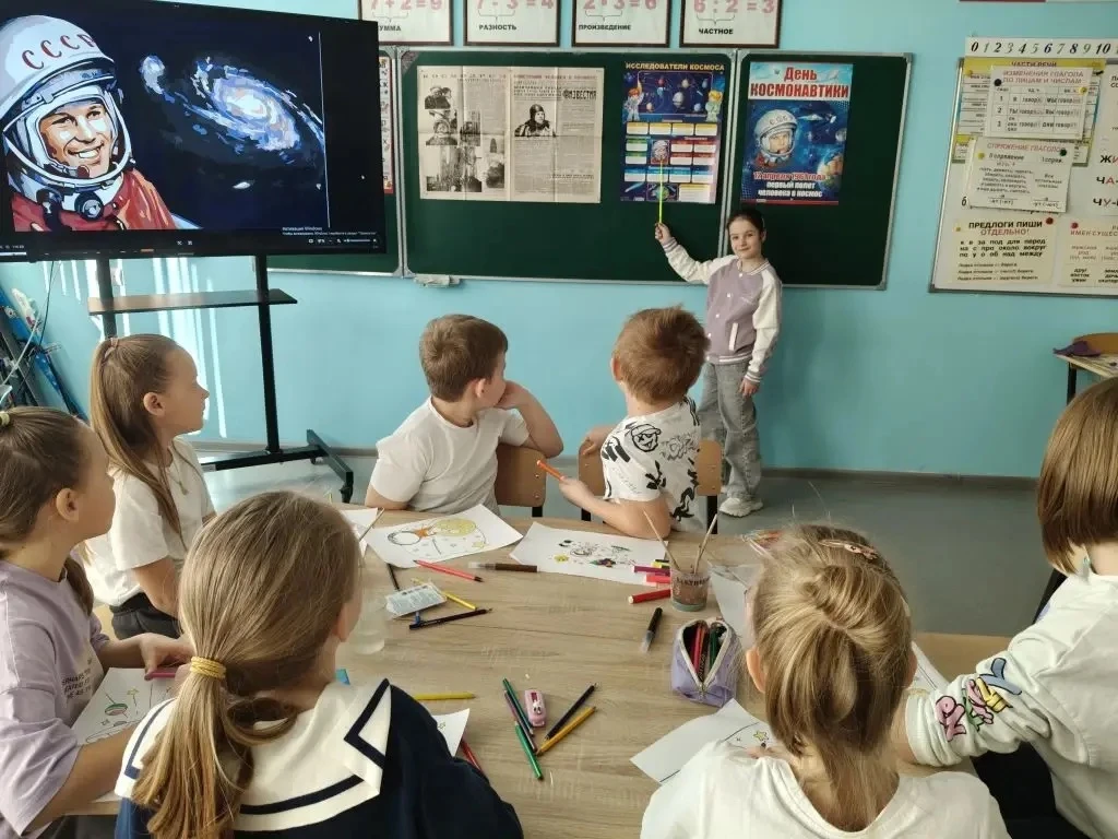 🚀В дни весенних каникул во 2 «В» классе прошло мероприятие, посвященное Дню космонавтики.  🛰️Ребята 
