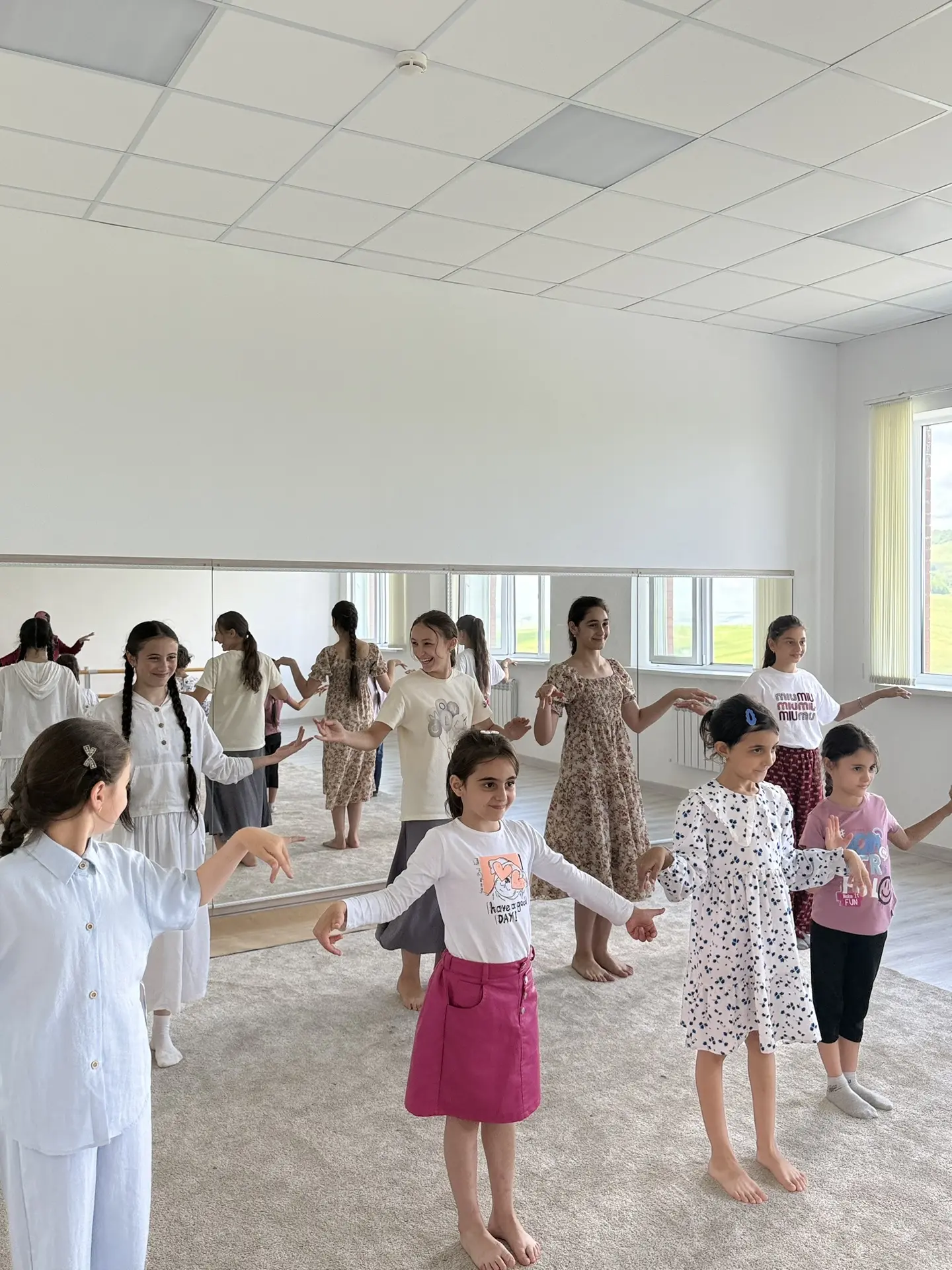 Полезный и активный день в «Лесном горизонте» 💚🩺💃

Сегодня в нашем пришкольном лагере прошли сраз