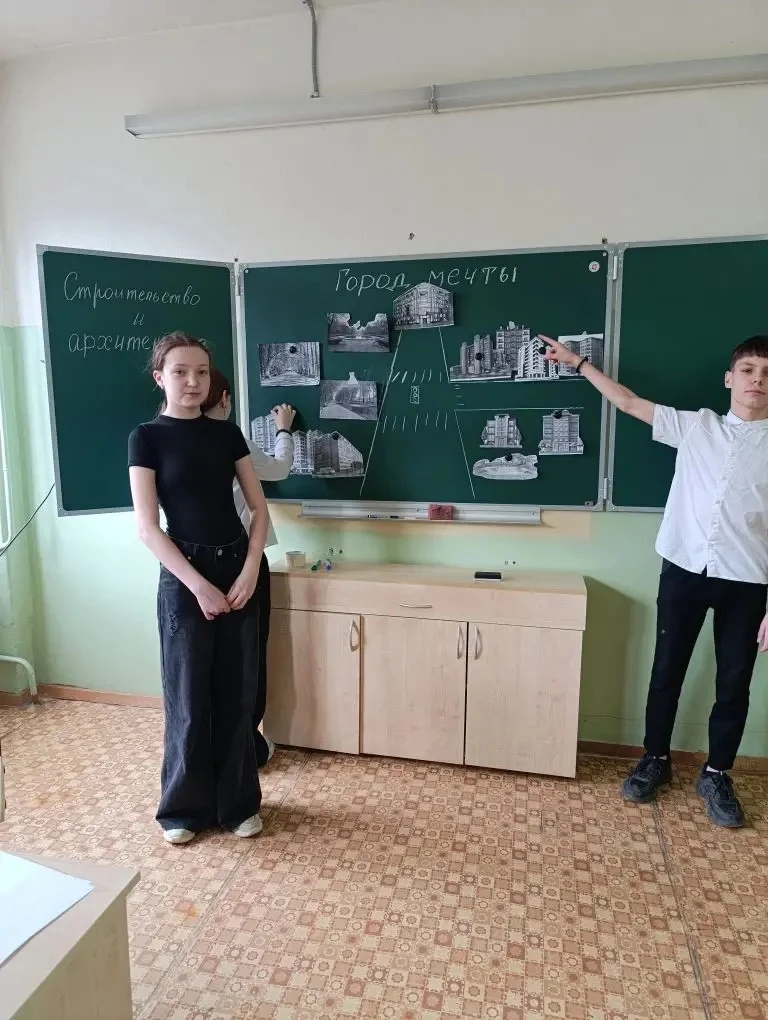 📢 «Билет в будущее»: сегодня говорим о комфортной среде  Каждый четверг в нашей школе проходят профо