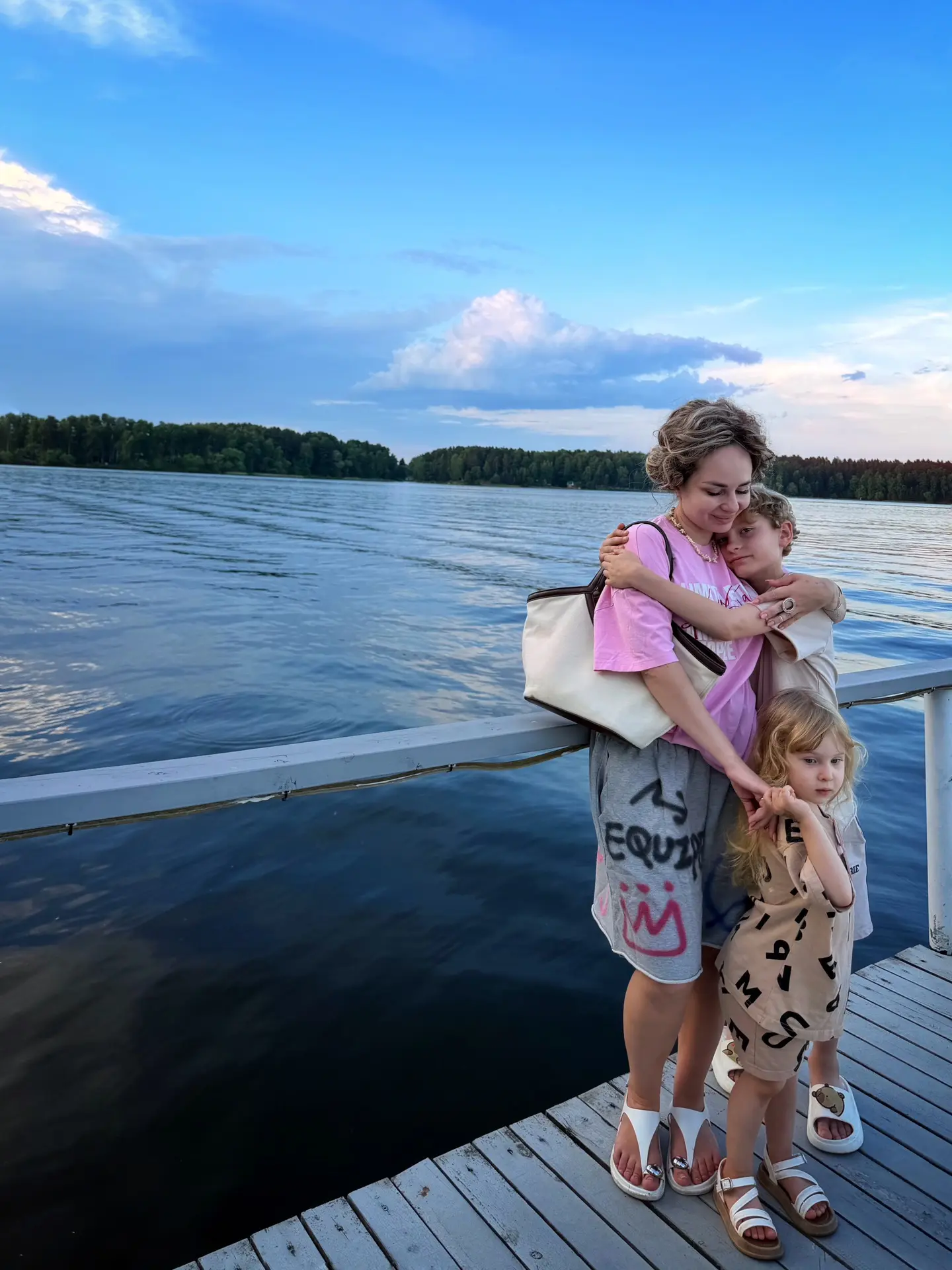 С днём блогера меня!

Уже 8 лет я делюсь своей жизнью: всеми радостями, бедами и самым сокровенным.
