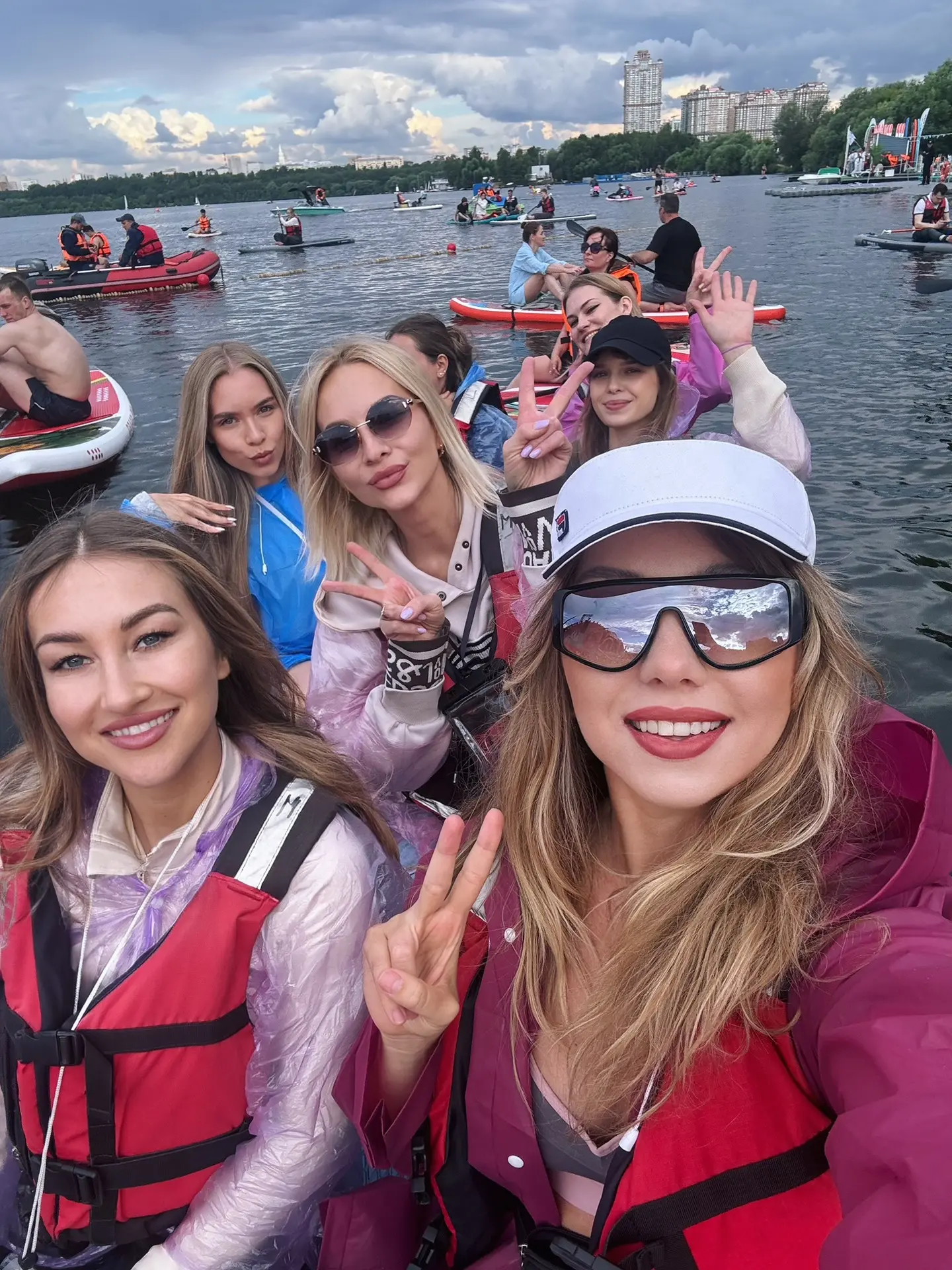 Помните, я вас звала покататься на большом сапе в дождь?😁 Дождя так и не было, хотя мы были готовы.
