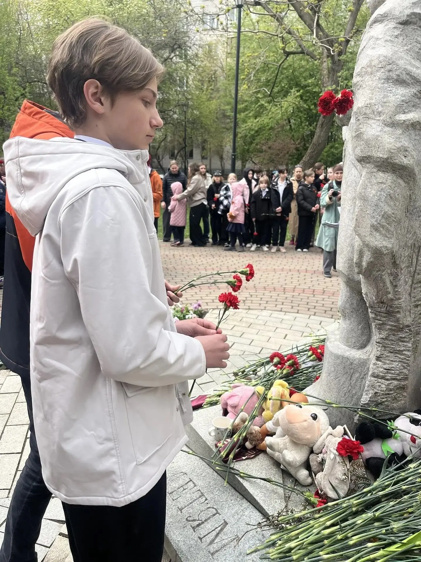 Привет, школа 😉  Мы продолжаем рассказ о торжественных мероприятиях, посвященных Дню Победы, в котор