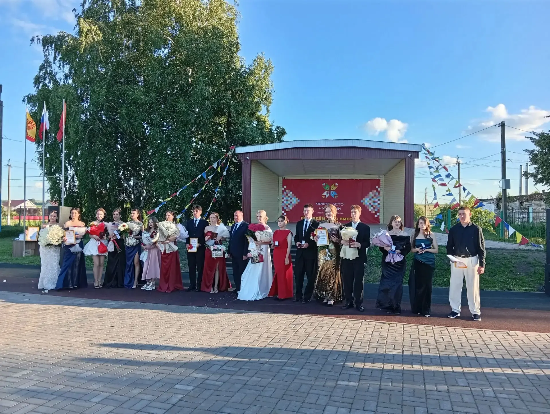С ДНЕМ МОЛОДЕЖИ, ВЫПУСКНИКИ!
В День молодежи, в Яльчикском округе отшумел выпускной бал. Закончилась