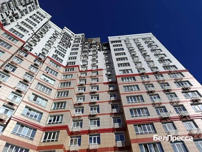 🏢 В Белгороде восстанавливают кровлю повреждённой после атаки БПЛА многоэтажки