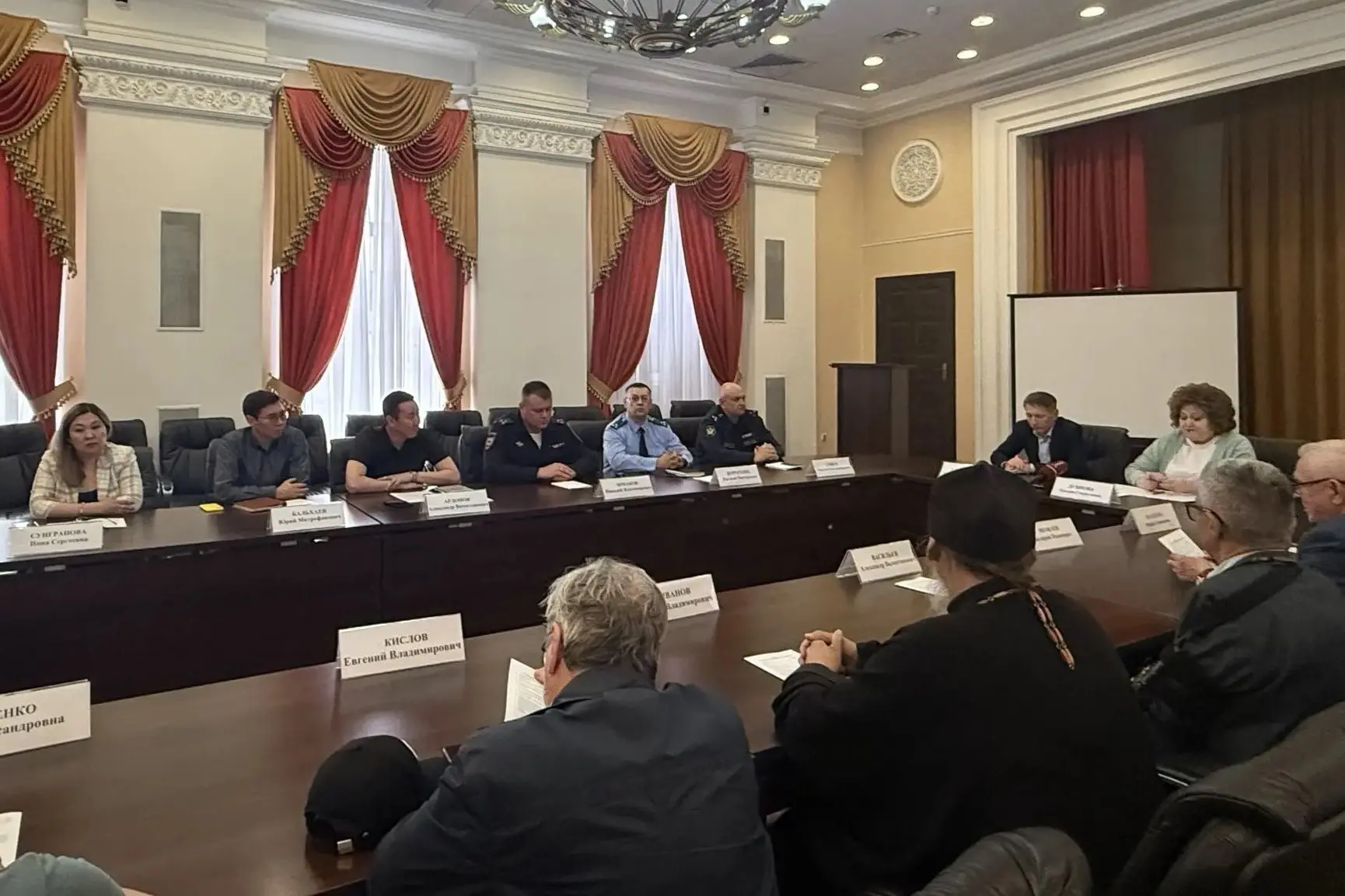 В Общественной палате Бурятии состоялось вручение мандатов членам ОНК VII состава
 
В Общественной п