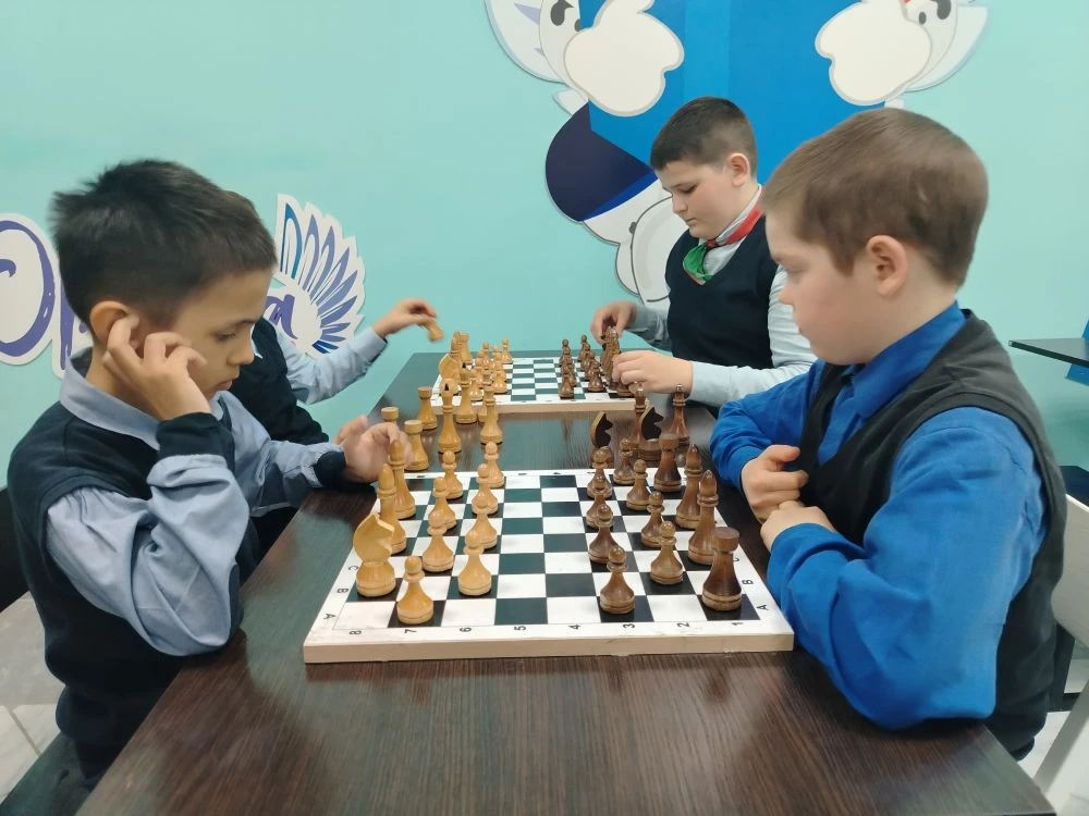 Среди начальных классов по шашкам :
🥇 1 место-Ахметзянов Надиль
🥈 2 место-Солиев Навруз
🥉 3 место