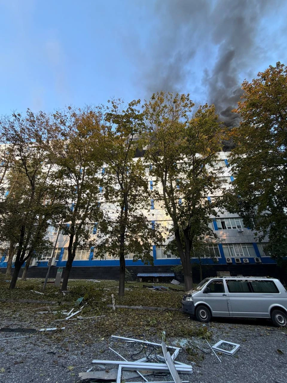 Армия России нанесла удар по зданию «Укртелекома» в центре Днепропетровска, на месте на...