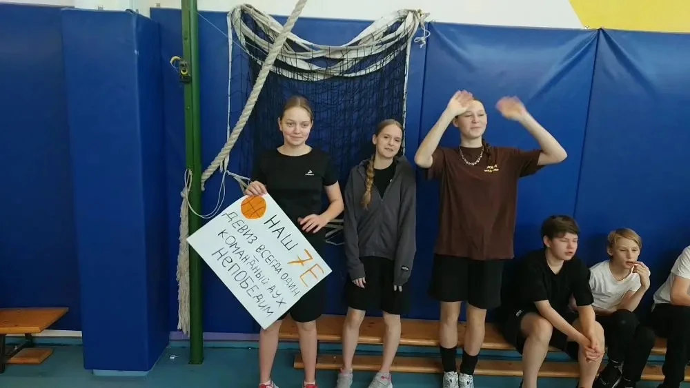 🏀🇷🇺 «А ну-ка, парни!» — продолжение соревнований на Поэтическом 🇷🇺🏀  Сегодня в нашей школе продолжил