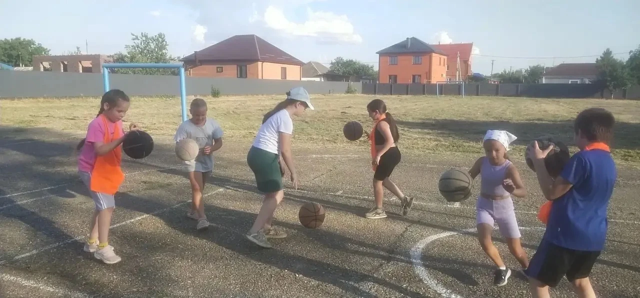 🏀 Сегодня на вечерней спортивной досуговой площадке «Баскетбол» скучать не приходилось!

Всё начало