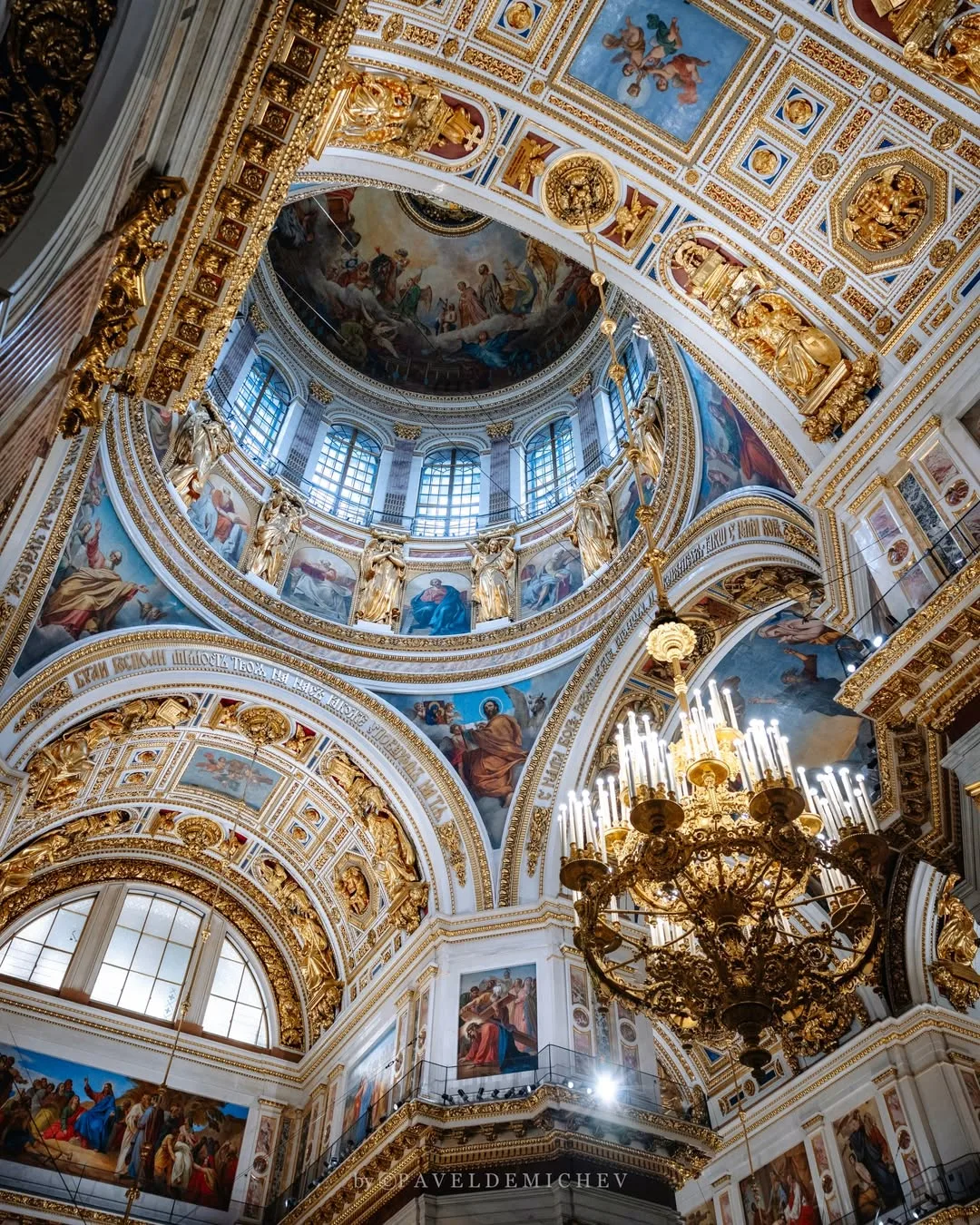 Внутри Исаакиевского собора

Фото: paveldemichev