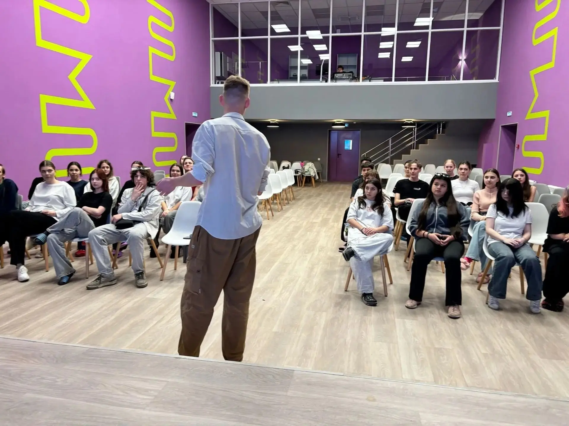 В Молодёжном центре Минераловодского округа состоялась встреча на тему профилактики зависимостей сре