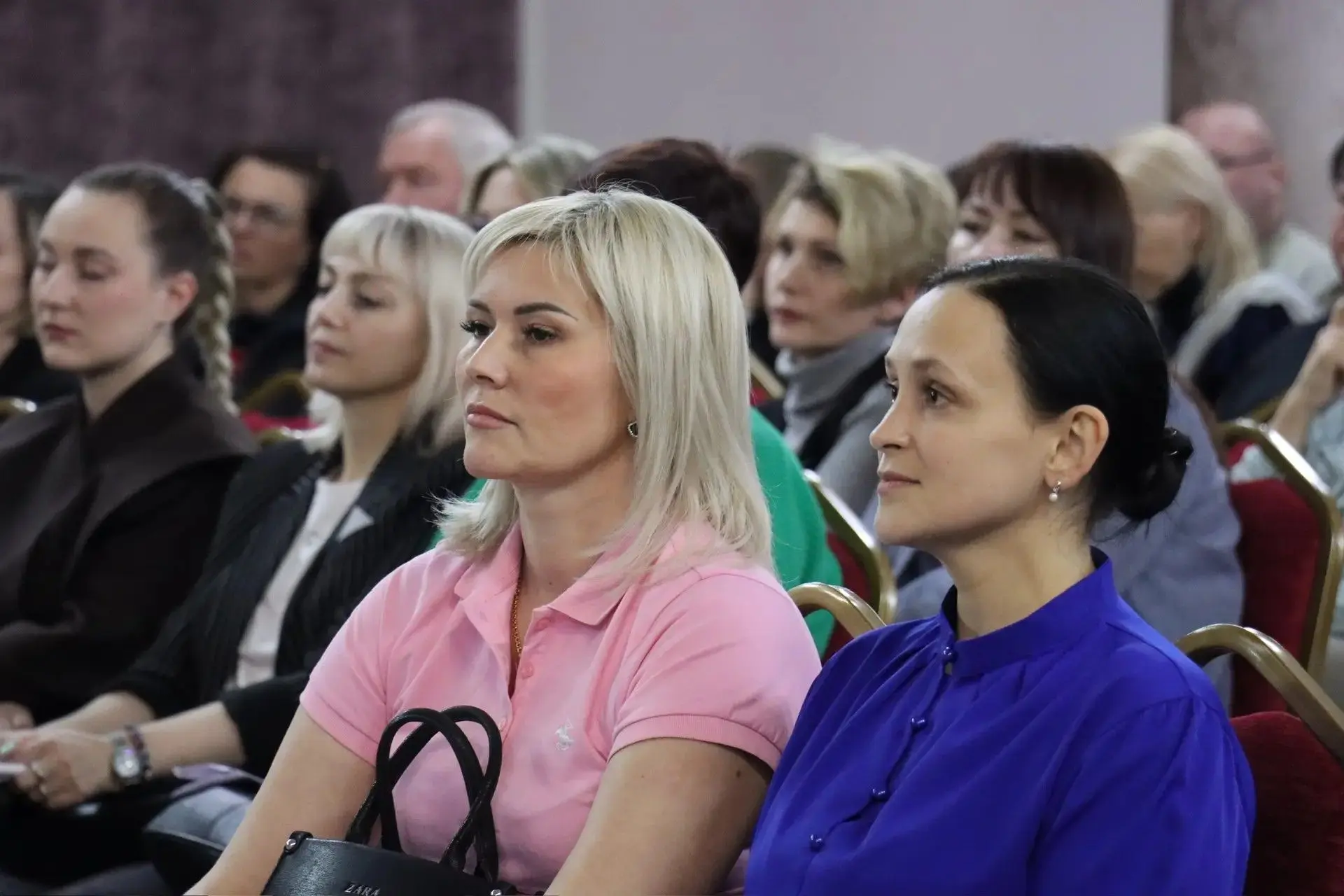 🤝Александр Коган встретился с коллективом Культурно-творческого центра: говорили о развитии округа, 