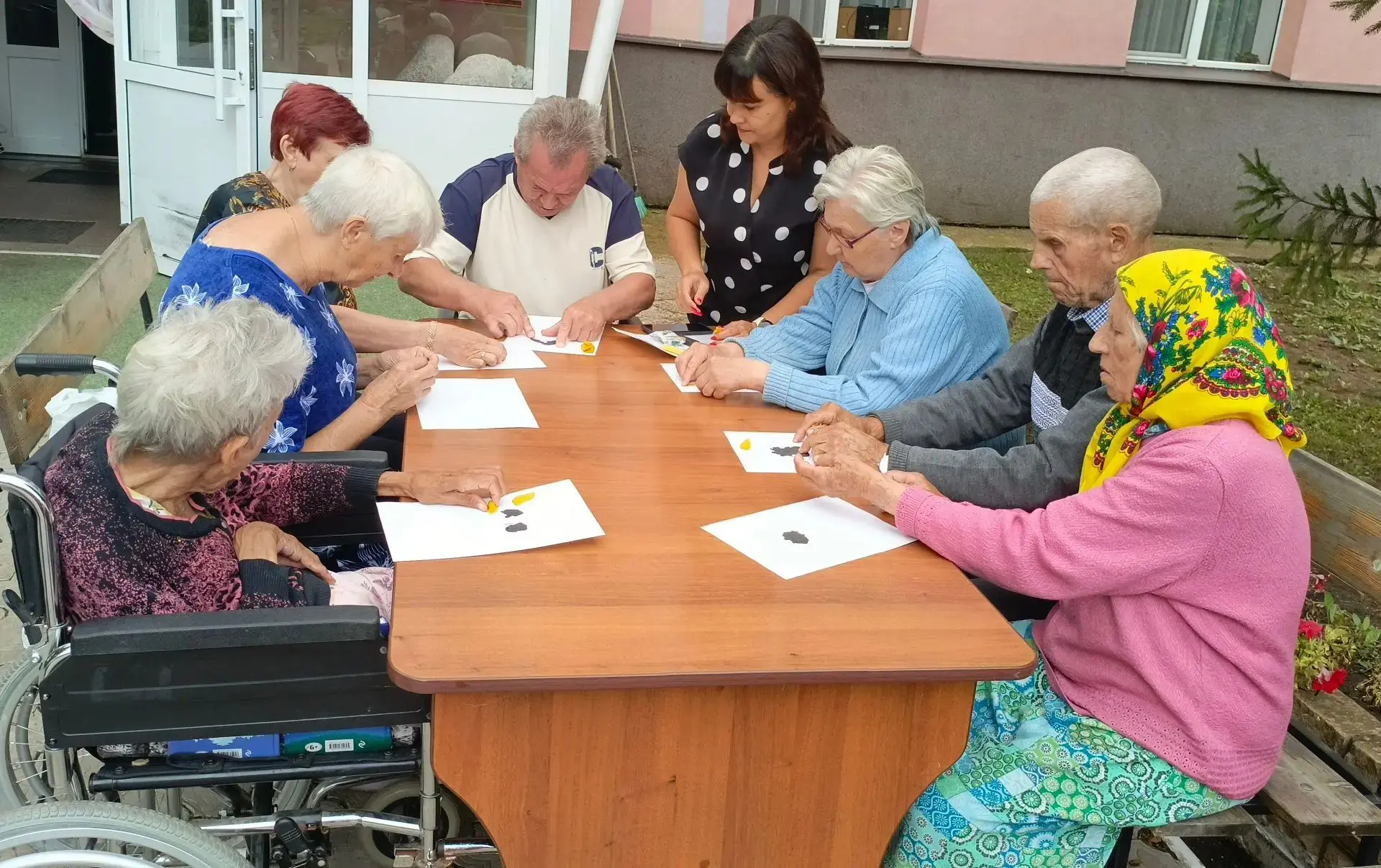 В нашем доме-интернате прошло необычное арт-занятие, пластилинография. Вместо обычных к...