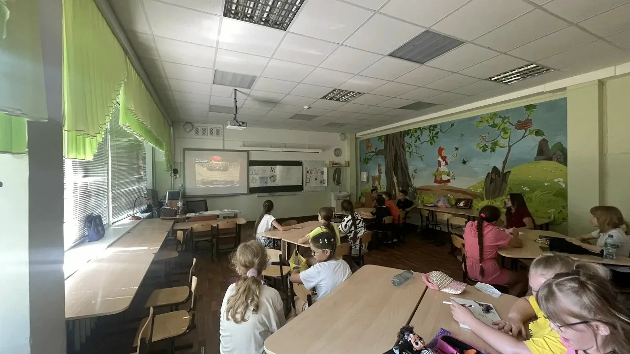 В эфире новости лагеря «Содружество Первых»! Сегодня наш день был наполнен вспышками камер, яркими с