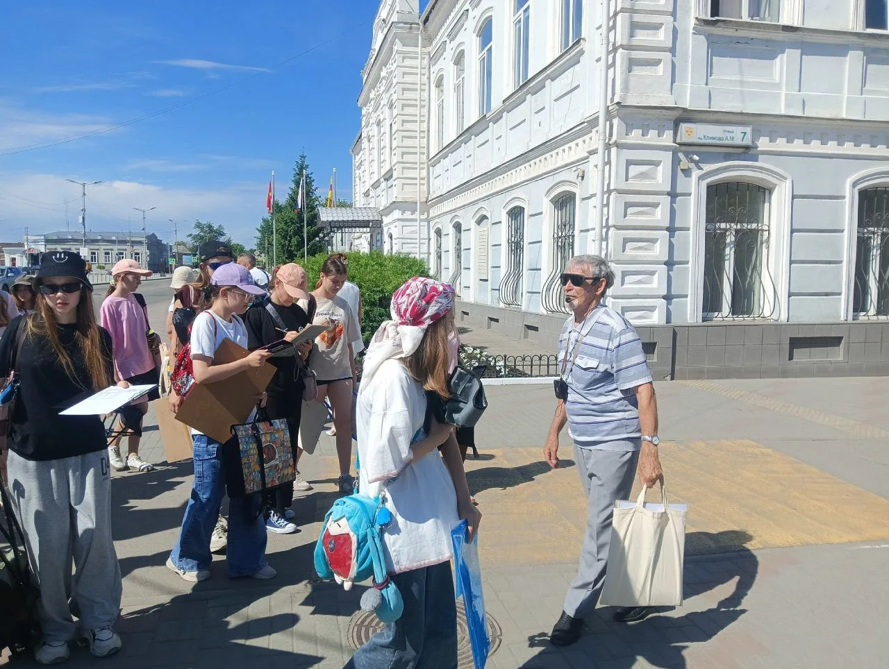 Пленер, Троицк. 27 мая с Дмитрием Леонидовичем Белоусовым, превратившим краеведение  в ...