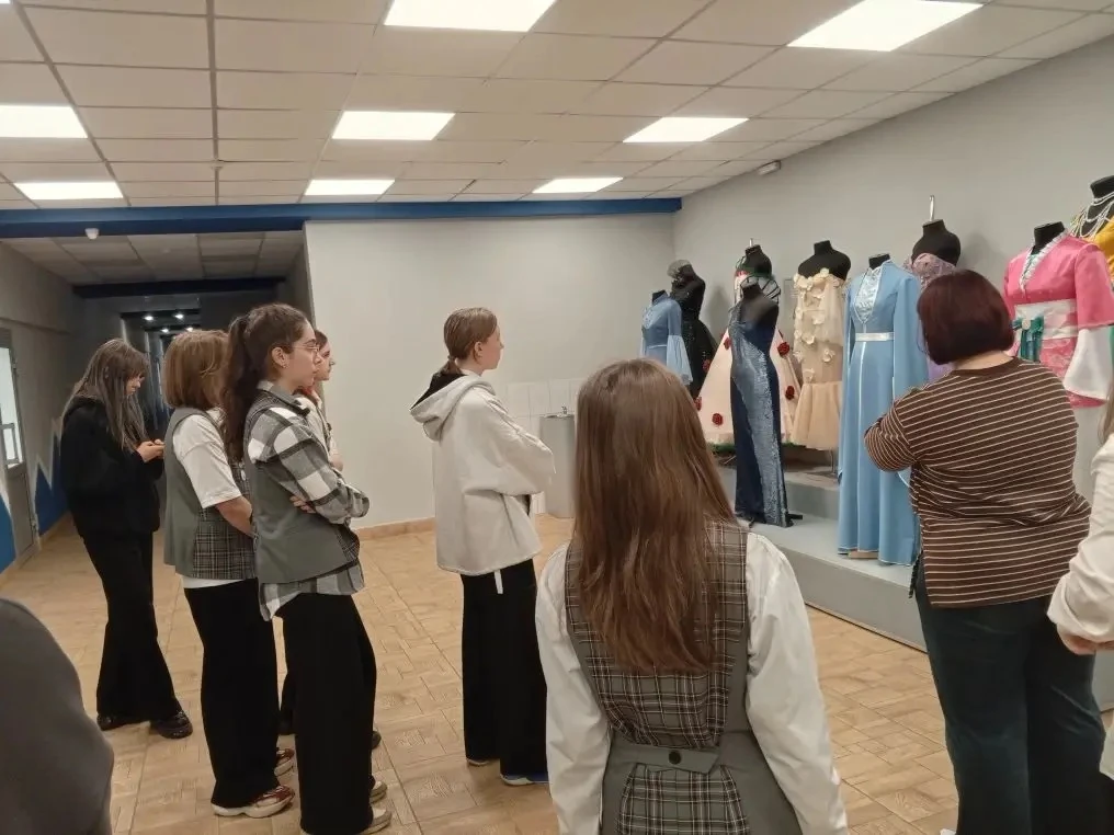 Сегодня ученики 8 «А» класса поучаствовали в Дне открытых дверей в Сибирском колледже сервиса и техн
