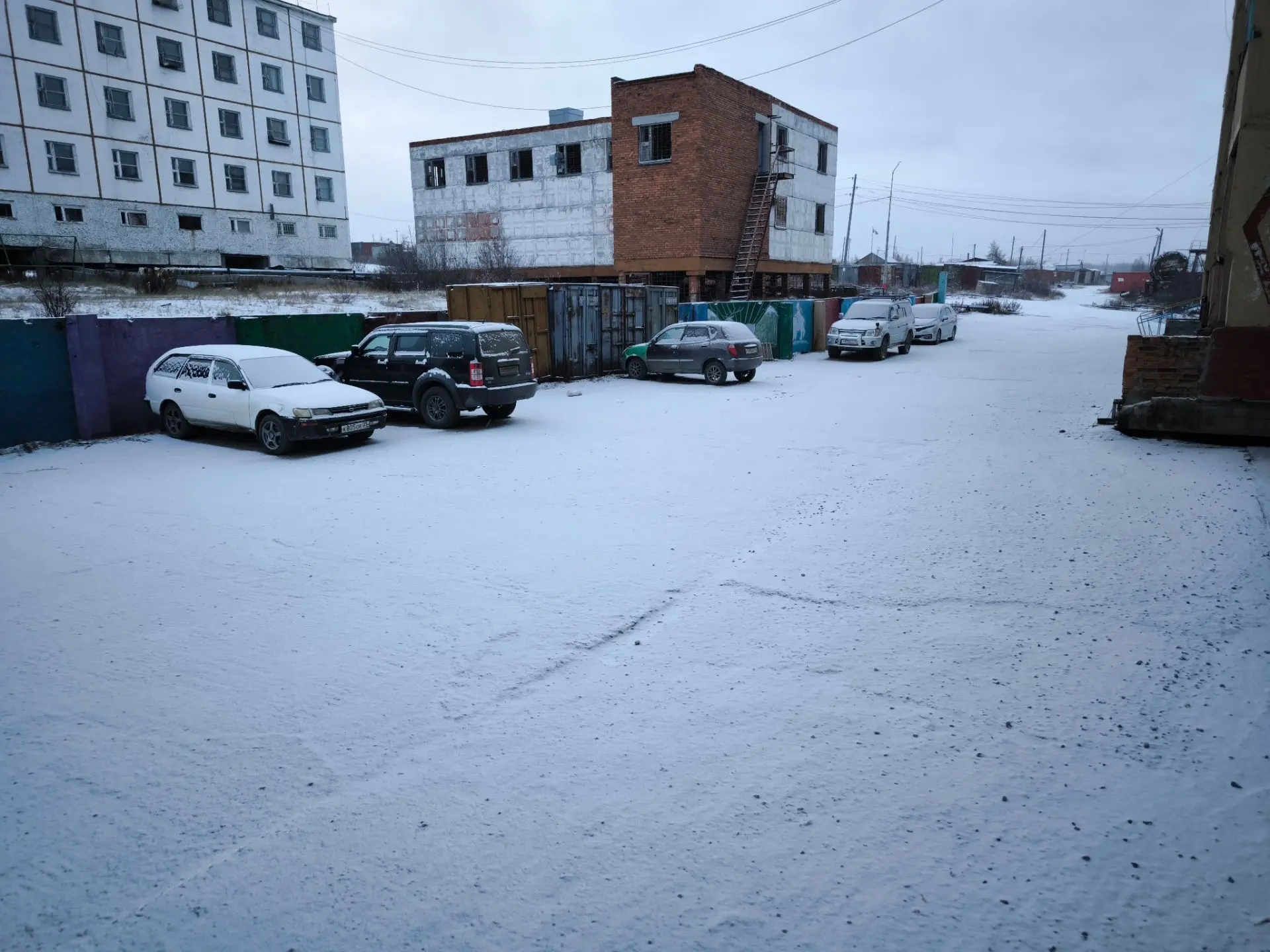 Доброе утро! Сегодня пасмурно, небольшой снег, температура воздуха -4  0, ветер юго-вос...