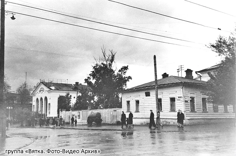 #ВечерняяУгадайка

Киров, 1960 год. Перекрёсток каких улиц на фото?

(Ответ завтра утром в чате)

📣
