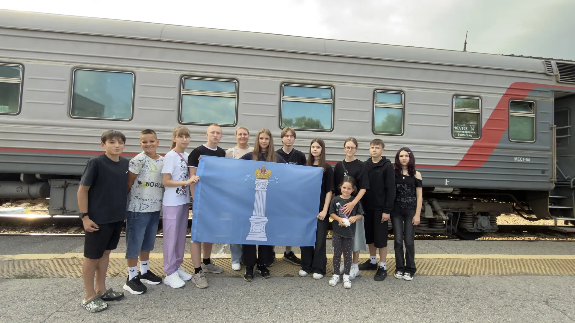 Команда юнармейцев нашей школы принимает участие в военно-исторической смене «Страна Героев»!

Она п
