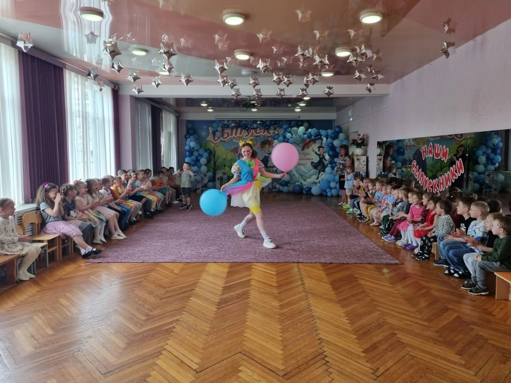 ✨ Море улыбок и волшебства!

Сегодня в нашем детском саду было особенно шумно и радостно — мы отмеча