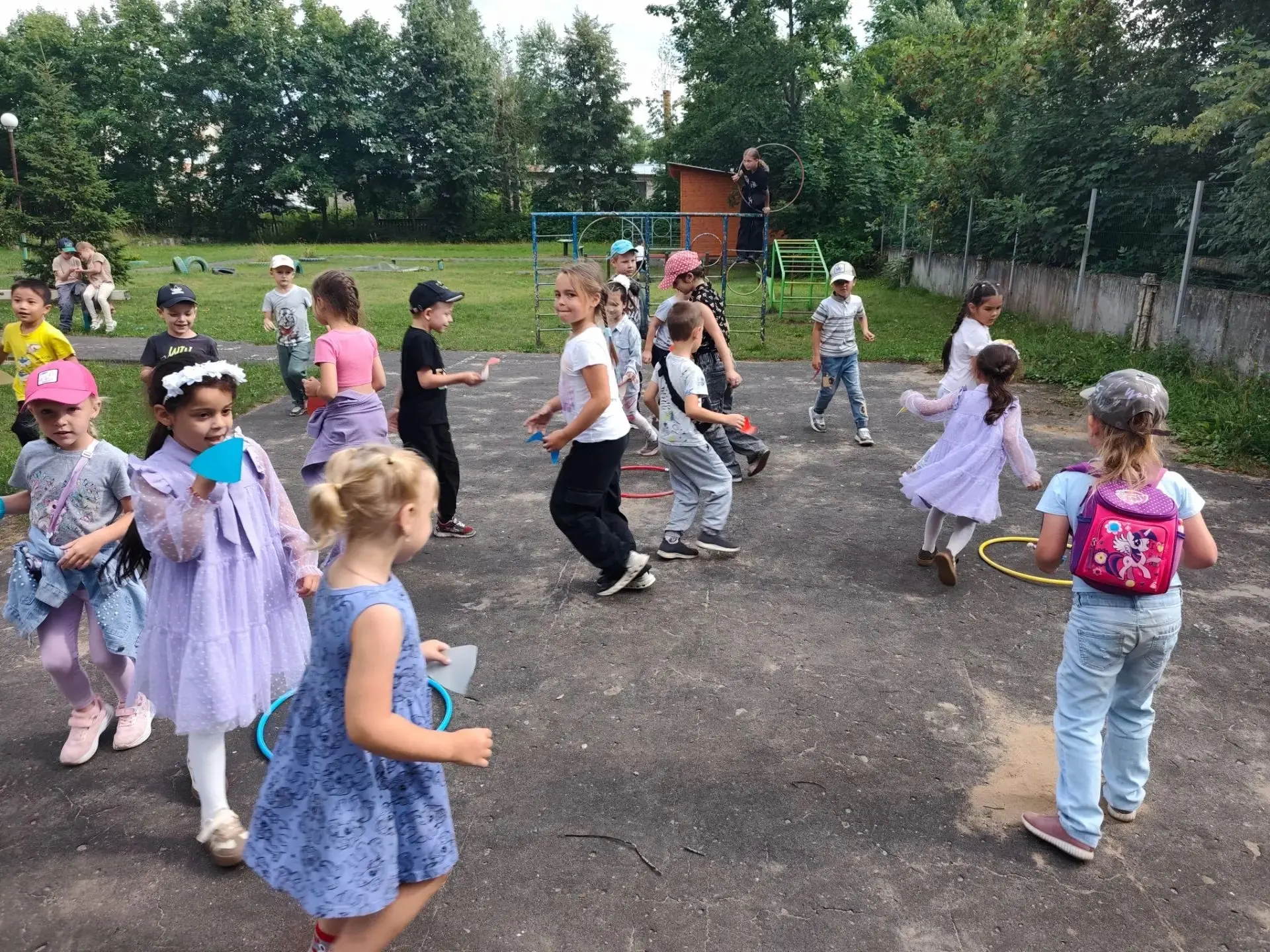 🎉 День цветов в нашем детском саду! 🎉

Сегодня весь день был наполнен яркими красками и ароматом л