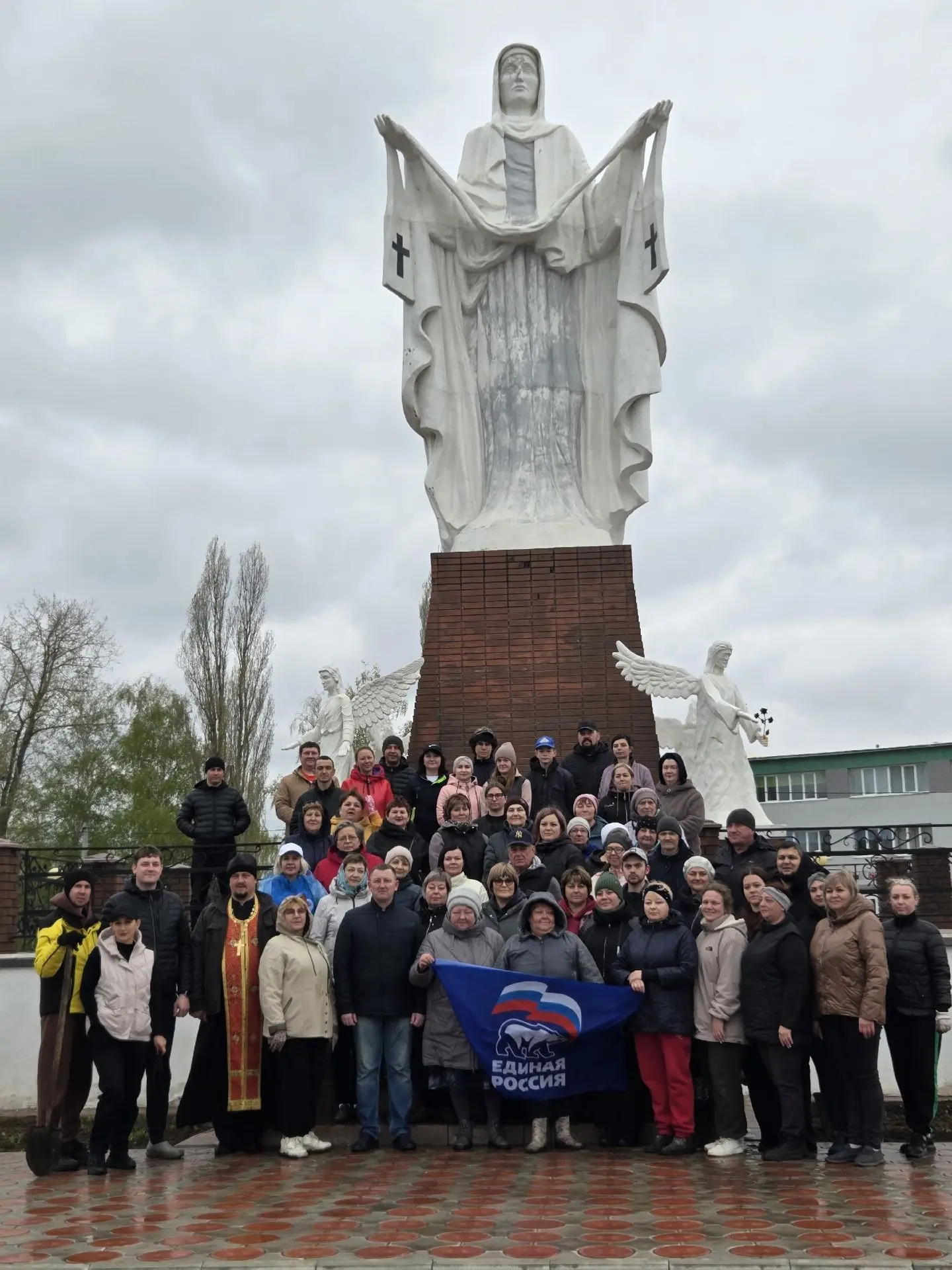 1 мая. В День мира и труда, коллектив ГБПОУ ХГТ приняли участие в традиционной акции, которая зароди