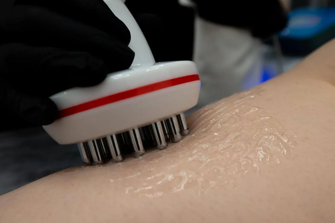 Обратите внимание на ✨ биофотон — локальный уход, созданный для улучшения качества кожи.

Этот форма