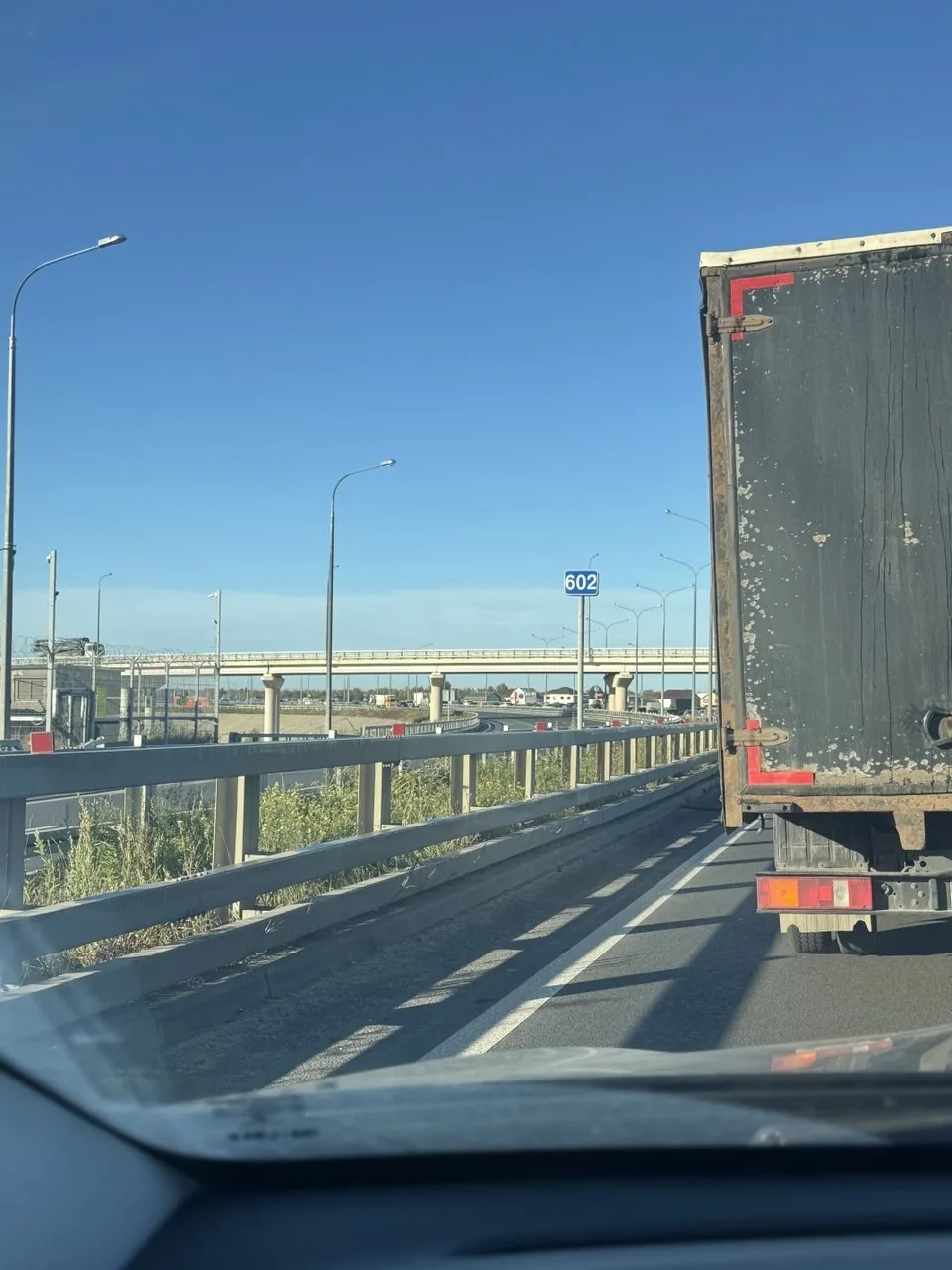 В сторону Нижнего пробка.