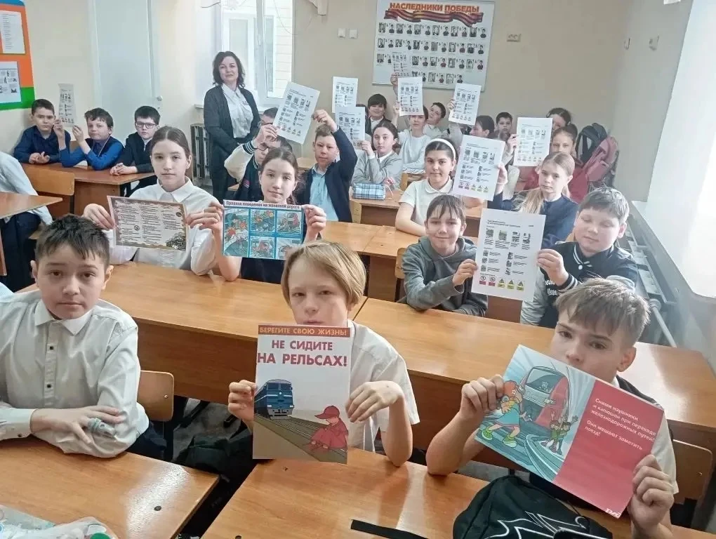 В рамках Единого дня безопасности начальник железнодорожной станции Юрмаш Надежда Гаври...