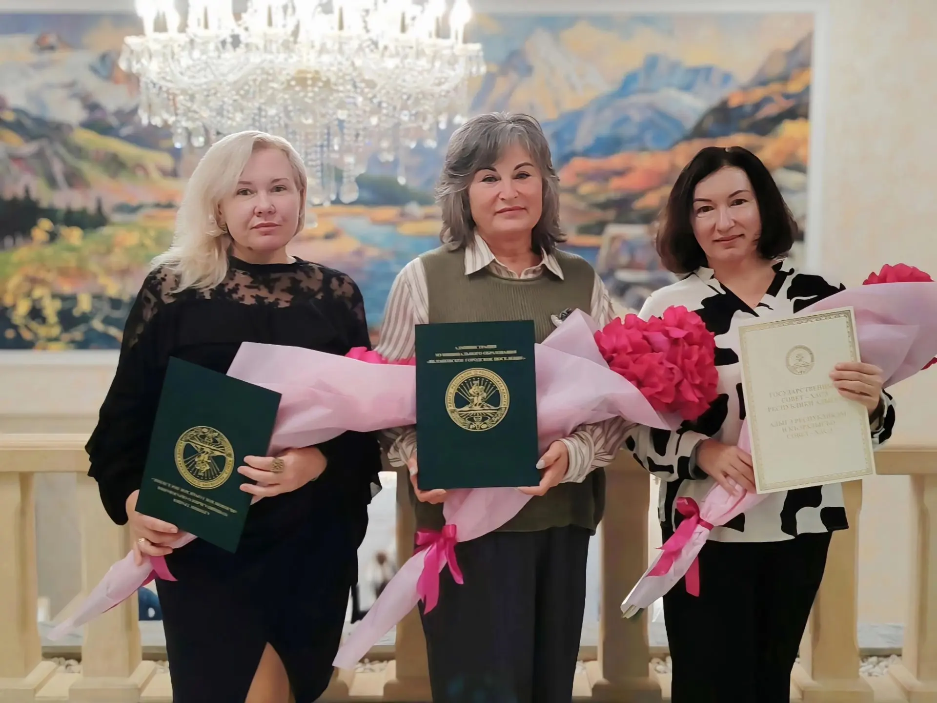 Администрация Яблоновского городского поселения поздравила наших педагогов! 🏆🌸