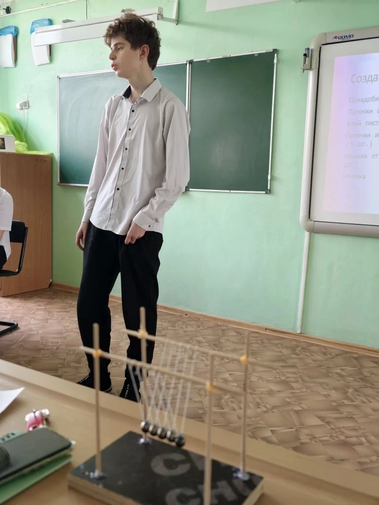 В 9-х классах прошла защита проектов! 🎓  Ребята представили свои работы по разным направлениям. Кто-