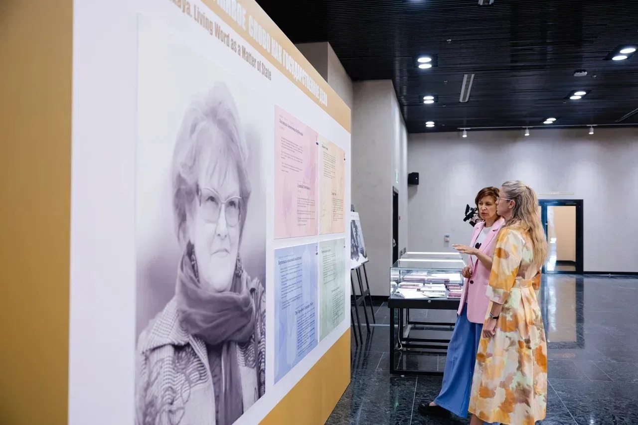 «Язык — это способ мышления»: Елена Шмелева почтила память Людмилы Вербицкой в СПбГУ и ...