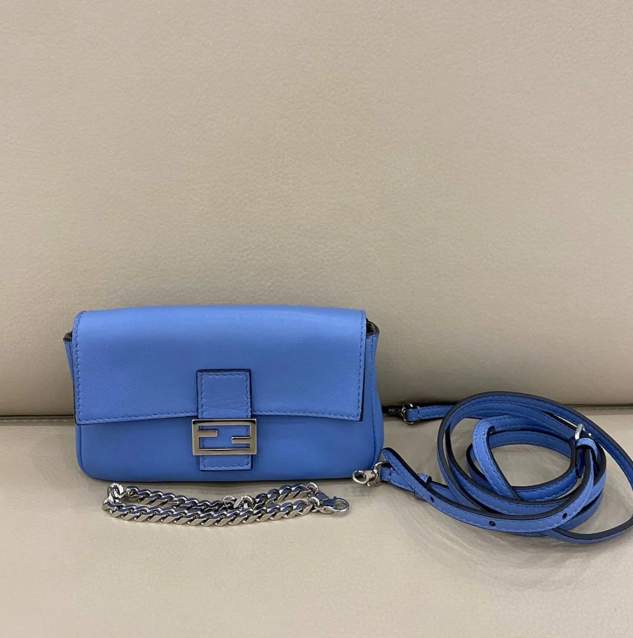 FENDI baguette

15/9/4 см
53500₽
______________

Заботясь о вашей безопасности, уточняем: мы не иниц