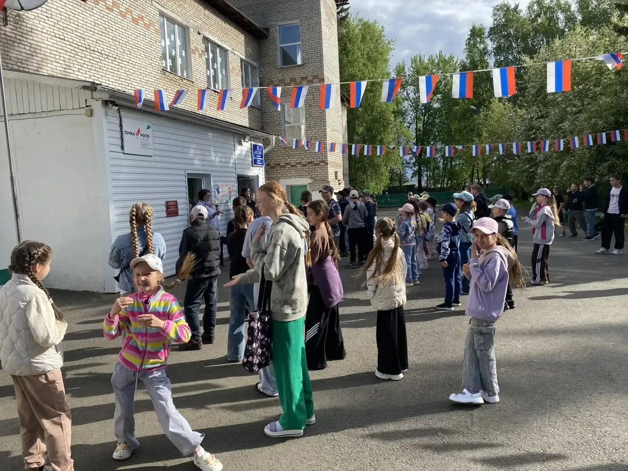 Добро пожаловать в лагерь "Дружба"!                                                    ...