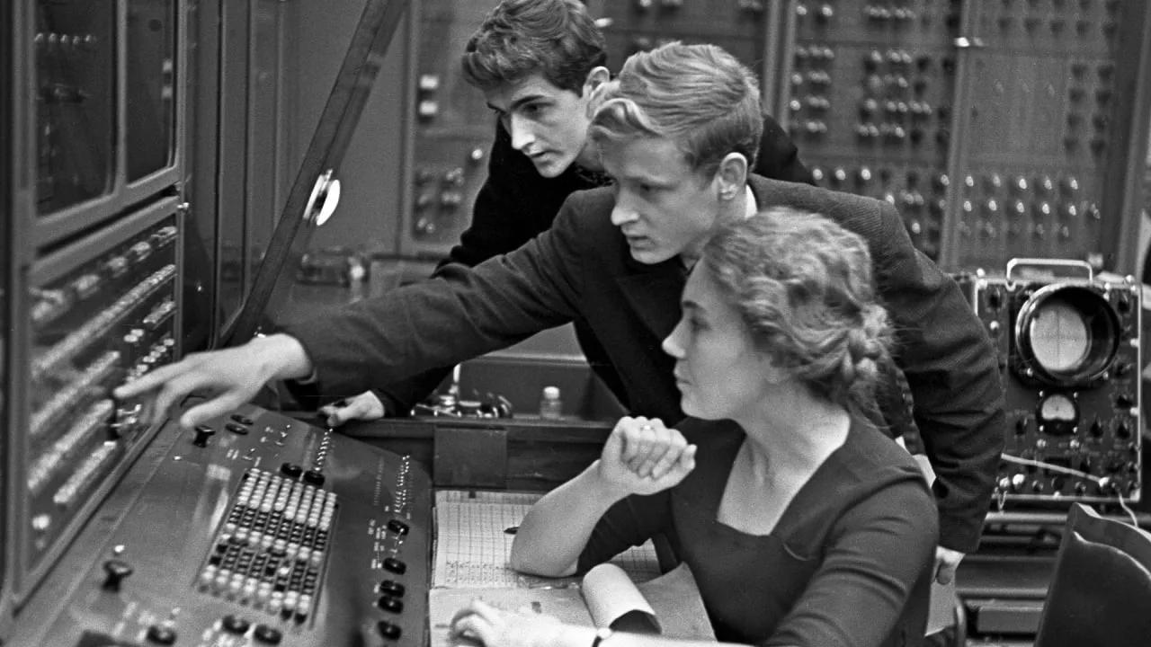 Как в 1960-х в СССР создавали свой интернет 🌐

В конце 1950-х годов в Советском Союзе родилась идея