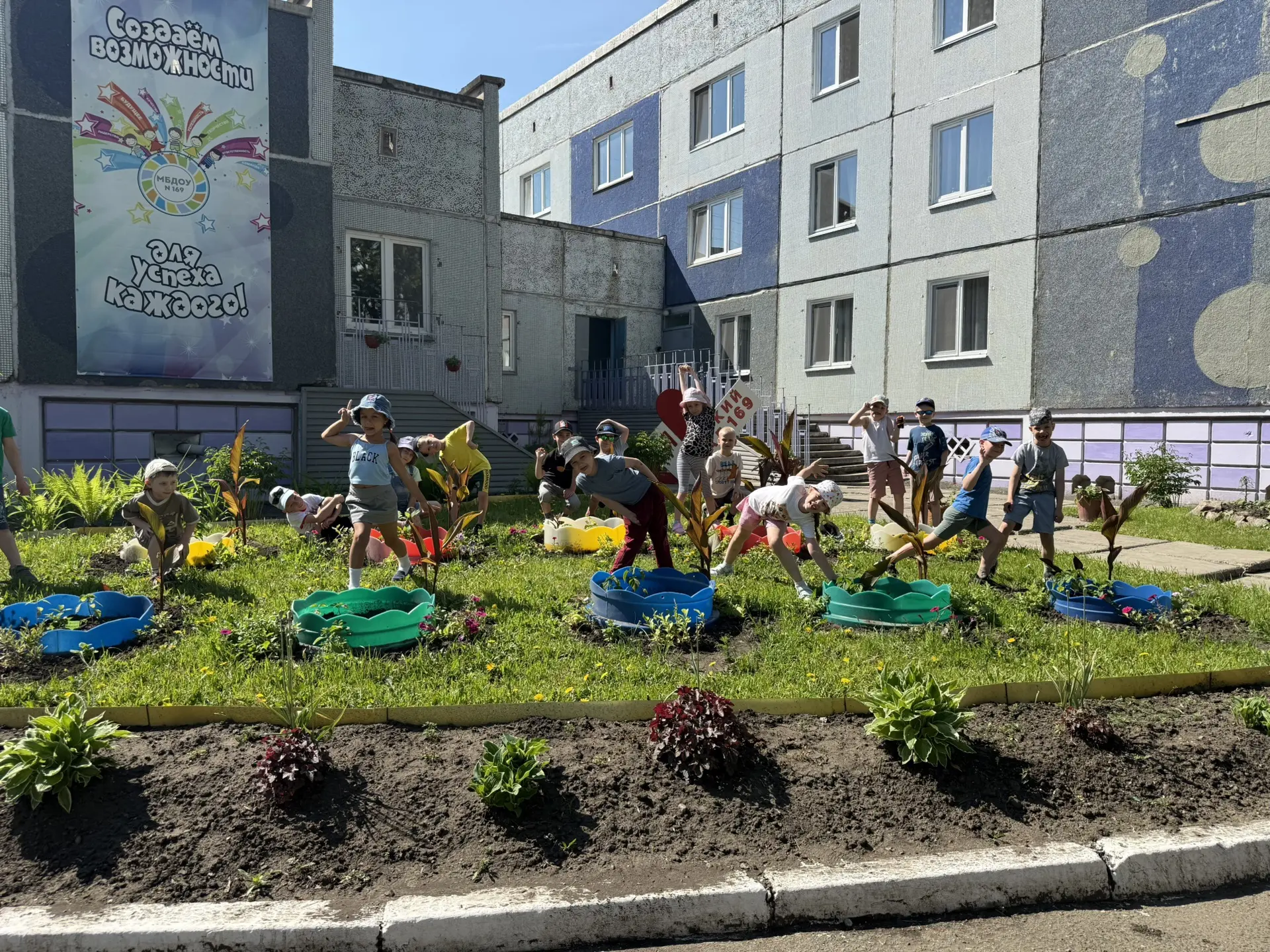 🌱✨ Помните, как ранней весной в нашей «зелёной лаборатории» ребята бережно поливали ра...