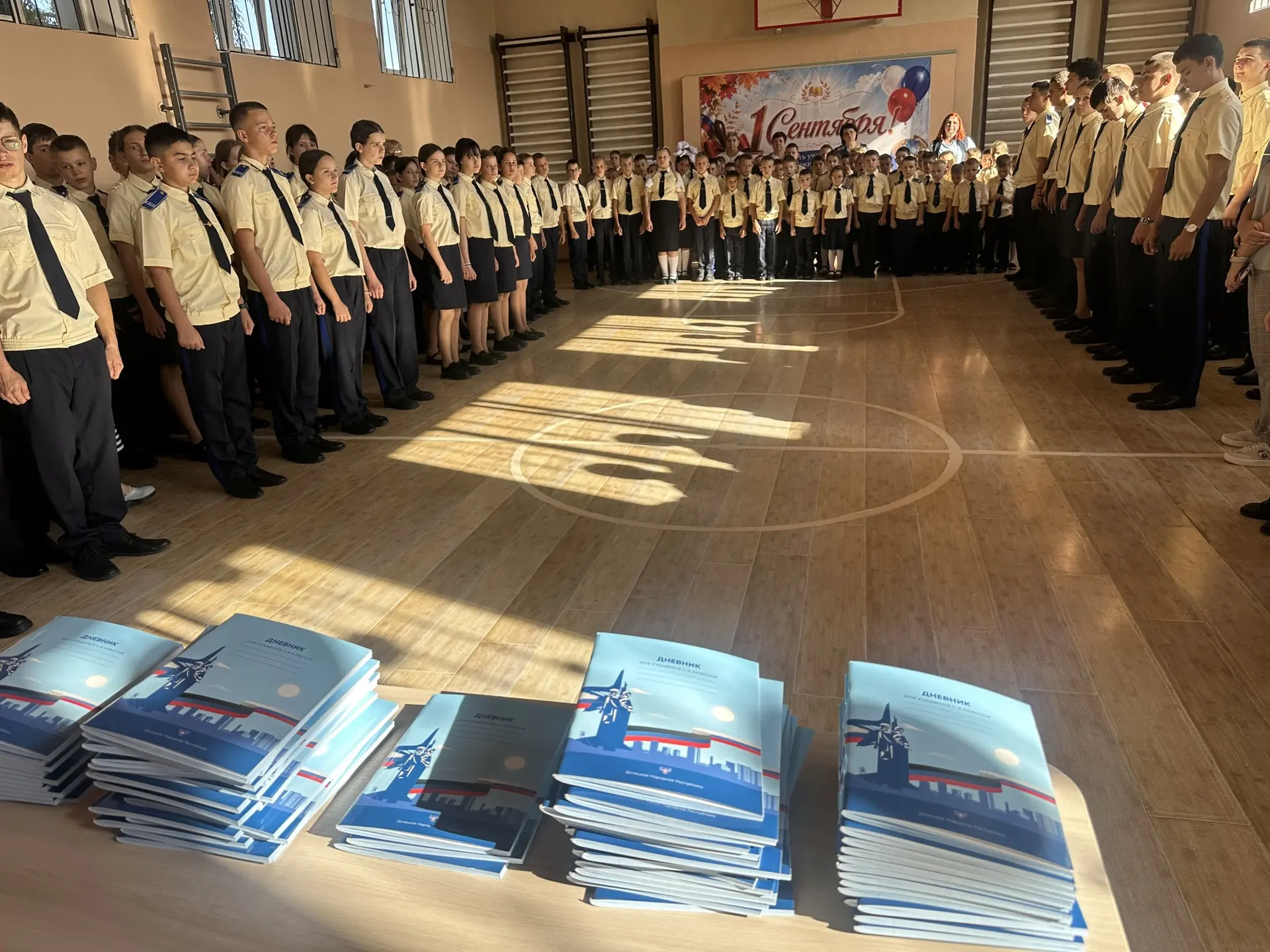 📚 Подарок от Главы ДНР: прокадеты Кадетской школы-интерната получили яркие дневники!