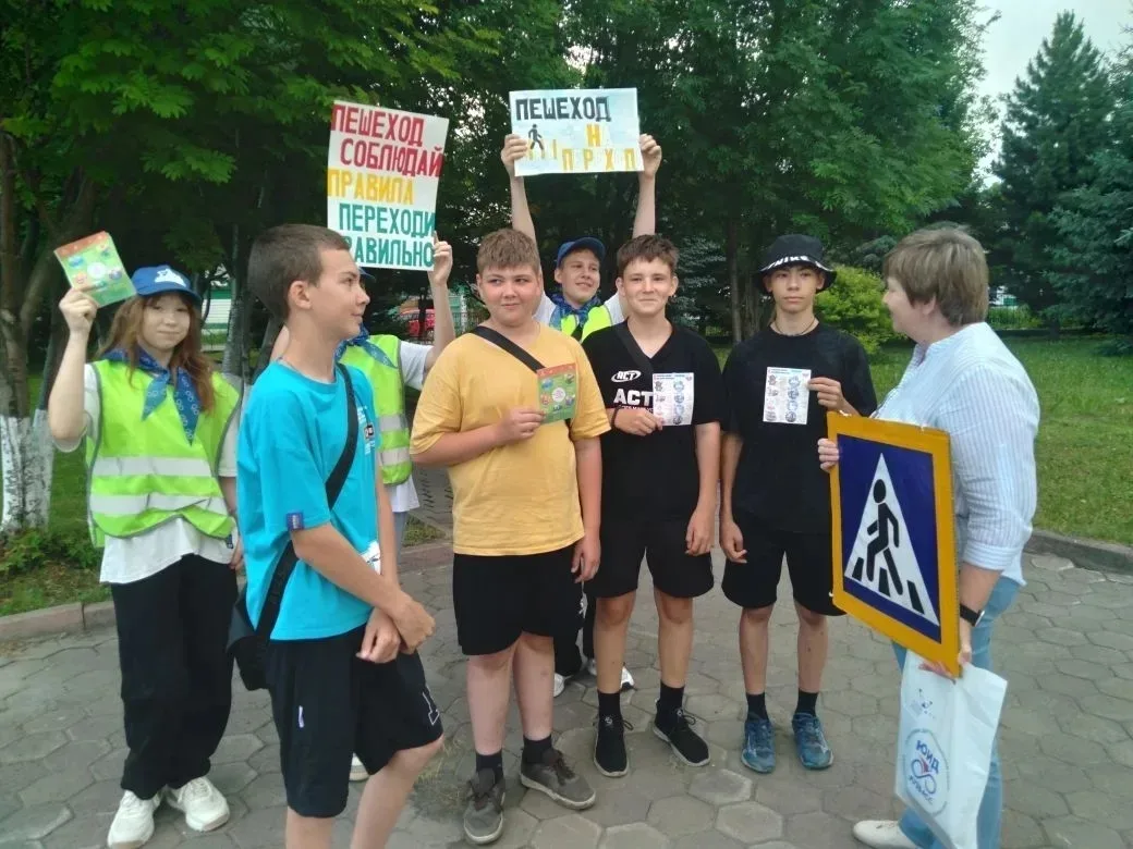 🚦Акция "Юный пешеход": Безопасность на дорогах начинается с детства! 
🚸Сегодня активисты городског