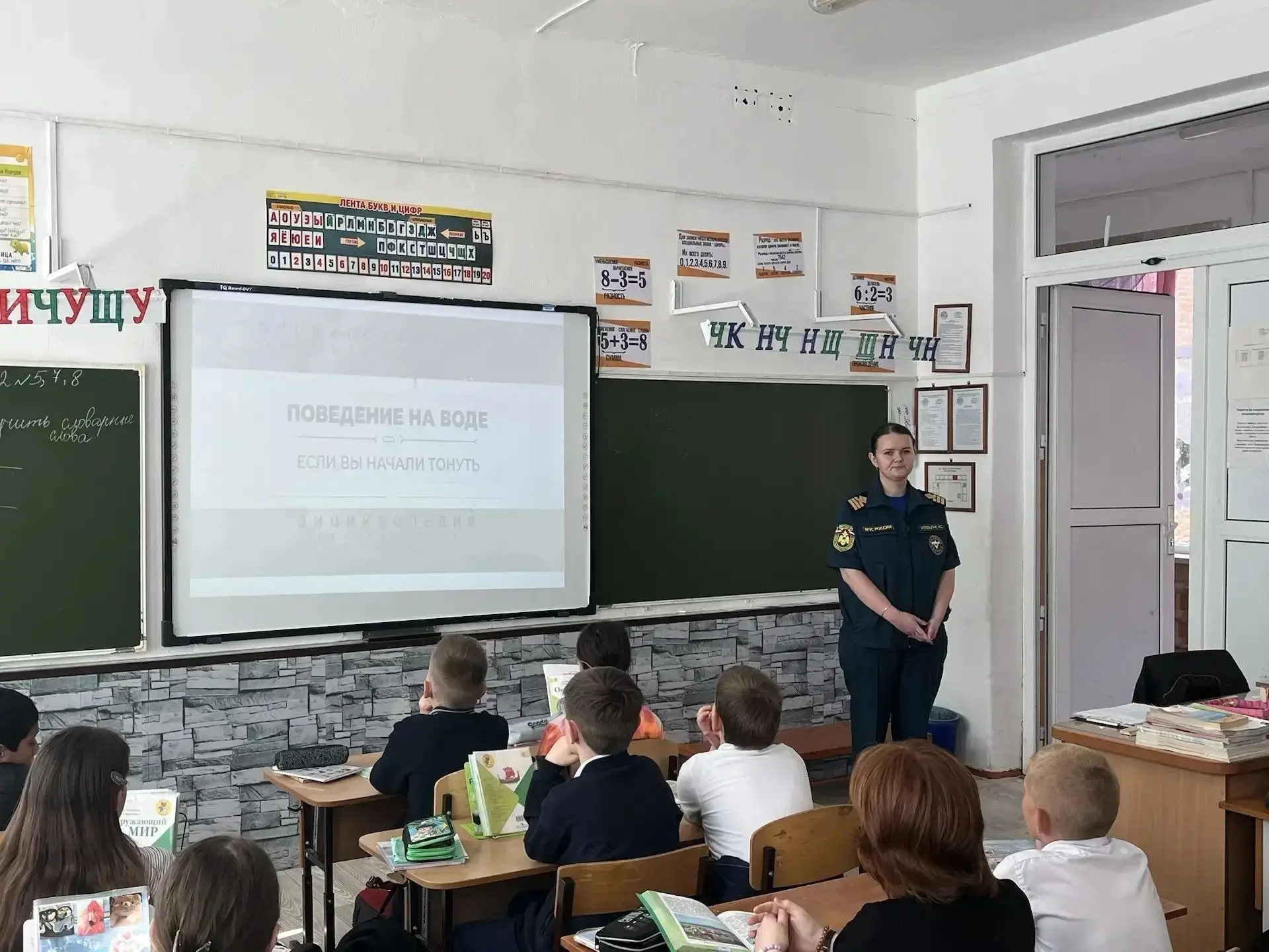 ☀️ Лето без опасностей: школьникам напомнили о правилах поведения на воде!  Совсем скоро начнутся жа